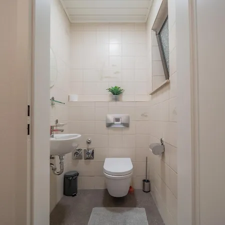 Luxapts Phantasialand-koeln-messe-balkon-kueche Кёльн