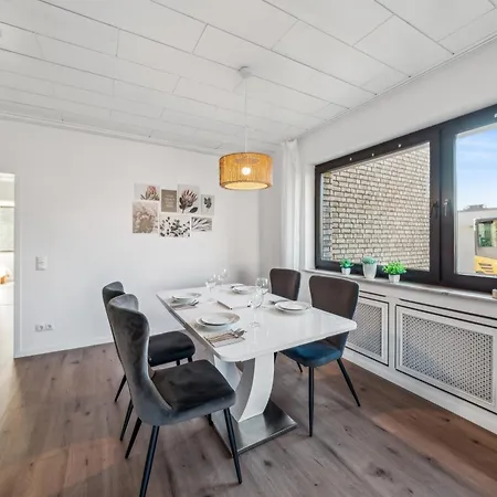 Апартаменты Luxapts Phantasialand-koeln-messe-balkon-kueche *