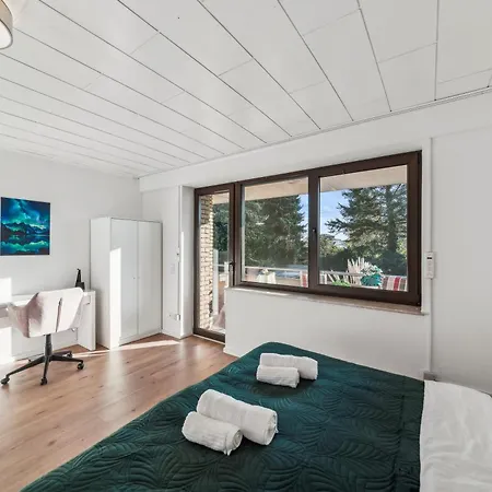 Luxapts Phantasialand-koeln-messe-balkon-kueche شقة