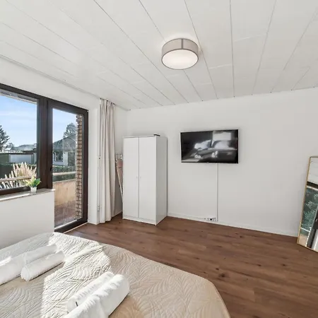 Luxapts Phantasialand-koeln-messe-balkon-kueche Кёльн